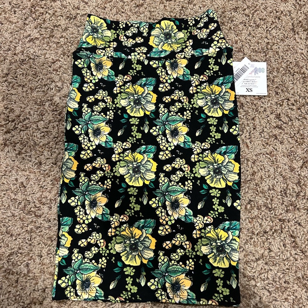 NWT Lularoe Cassie XS